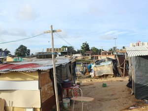 Sem-terra ocupam local há quatro meses e pedem moradias fixas (Foto: Karoline Torres/G1)