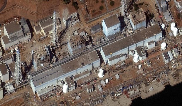 A imagem feita no dia 16 de março de 2011 mostra os estragos na usina nuclear Dai-Ichi, em Fukushima, no Japão (Foto: DigitalGlobe)