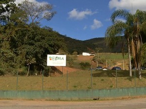 Bebê estava em saco de lixo recolhido pela empresa EBMA (Foto: Alex Almeida/InterTV)