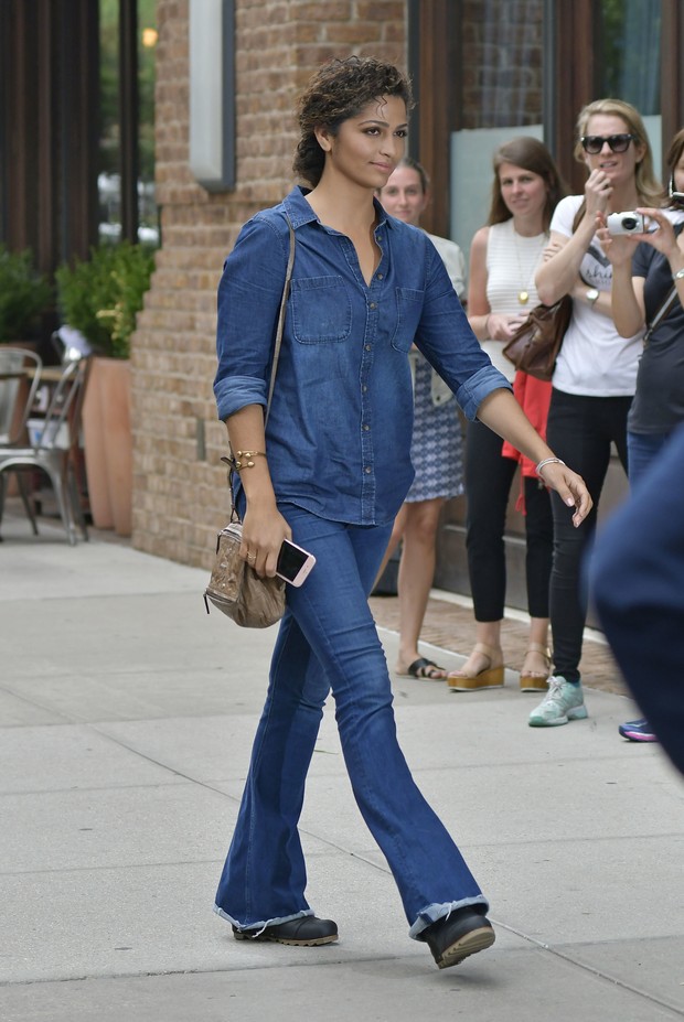 Camila Alves usa cabelos naturais e chama atenção por beleza natural (Foto: Grosby Group)