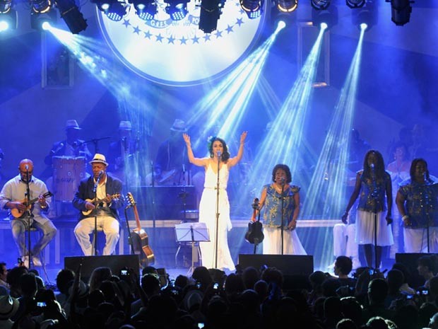Marisa Monte emocionou o público na Portela ao entrar cantando 'Carinhoso', de Pixinguinha (Foto: Ricardo Almeida/ Portela/ Divulgação)