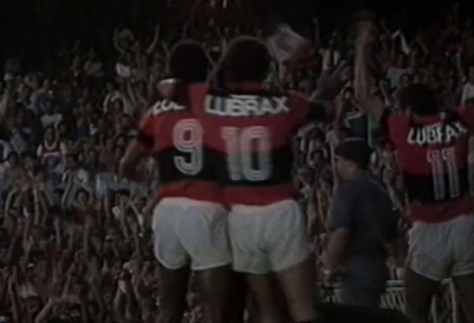 Jogadores do Flamengo comemoram um dos gols da vitória de 6 a 1 sobre o Botafogo, em 1985 (Foto: Reprodução SporTV)