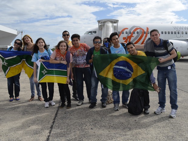 Jovens amapaenses no Aeroporto Internacional de Macapá (Foto: Maiara Pires/G1)