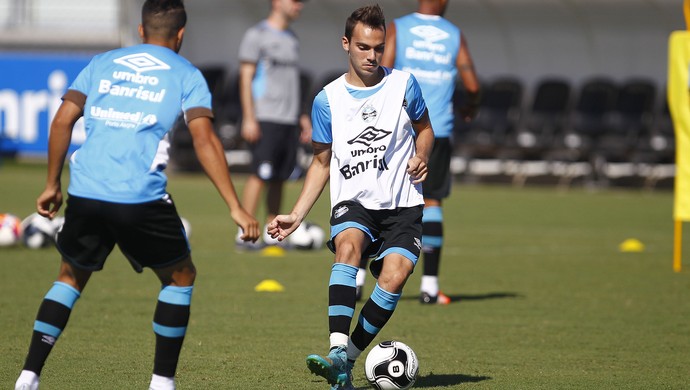 Felipe Tontini, meia do Grêmio, em treino no CT Luiz Carvalho (Foto: Lucas Uebel / Grêmio / Divulgação)