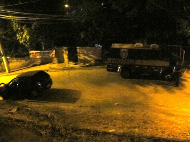 Polcia arma tocaia em carro-forte e seis morrem em ao (Foto: Marcelo Elizardo / G1)