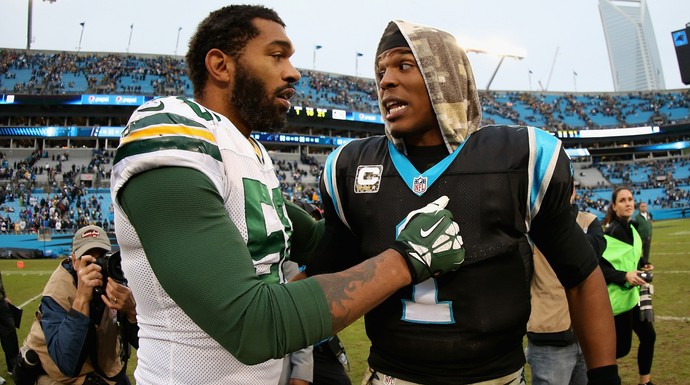 NFL - Julius Peppers e Cam Newton (Foto: Streeter Lecka / Getty Images) NFL - Julius Peppers e Cam Newton (Foto: Streeter Lecka / Getty Images)