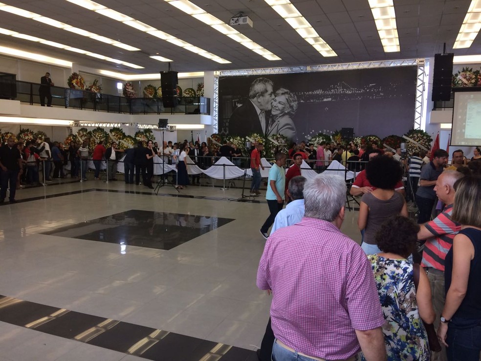 Velório de Dona Marisa ocorre na sede do Sindicato dos Metalúrgicos do ABC (Foto: Fernanda Cesaroni/G1)