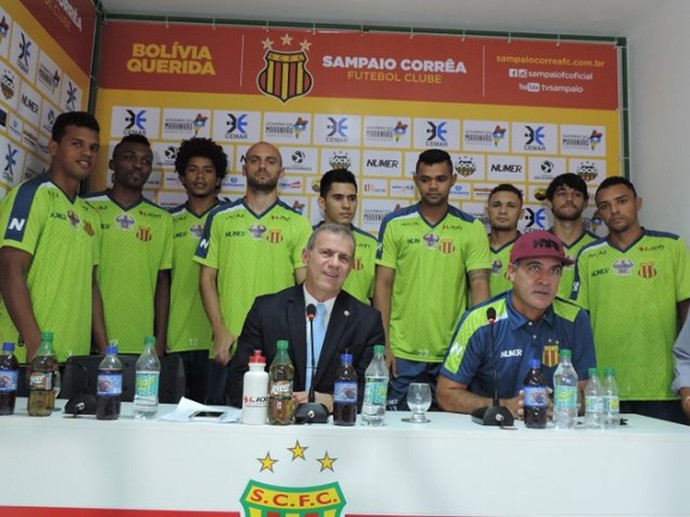 Elenco do Sampaio foi apresentado e treinador efetivado foram apresentados no CT do clube (Foto: Divulgação)