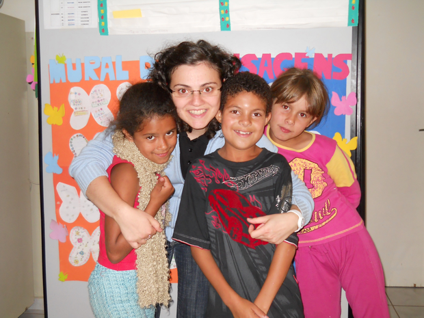 A freira trabalhou com crianças enquanto vivia no interior de São Paulo  (Foto: Arquivo pessoal)