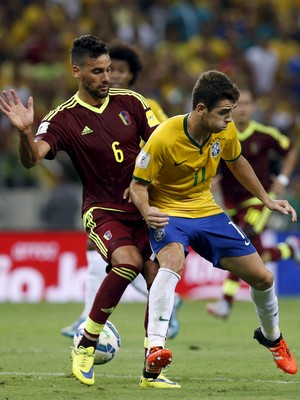 Oscar Brasil x Venezuela eliminatorias (Foto: Reuters) Oscar Brasil x Venezuela eliminatorias (Foto: Reuters)