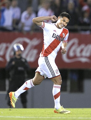 Teofilo Gutierrez comemora gol do River Plate contra o Belgrano (Foto: Agência AFP)