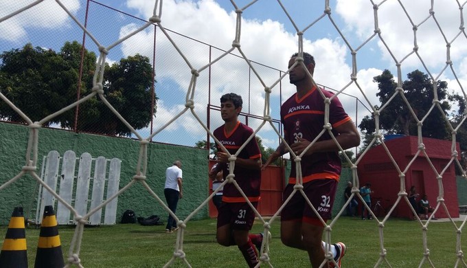 Goleiro Bruno faz primeiro treino físico no Boa Esporte (Foto: Bruno Giufrida)