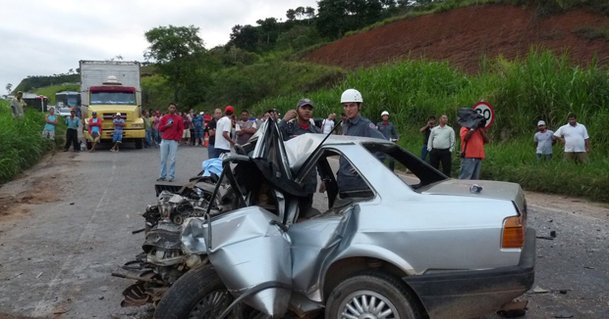 G1 Acidente Na Br 262 Deixa Quatro Mortos E Quatro Feridos Em Mg Notícias Em Minas Gerais