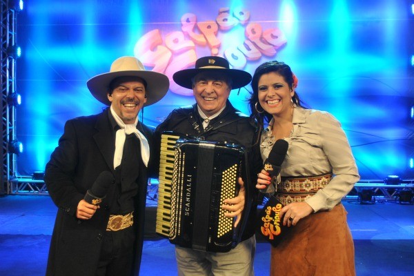 Shana e Neto ao lado de Luiz Carlos Borges (Foto: Luiza Carneiro/ RBS TV)