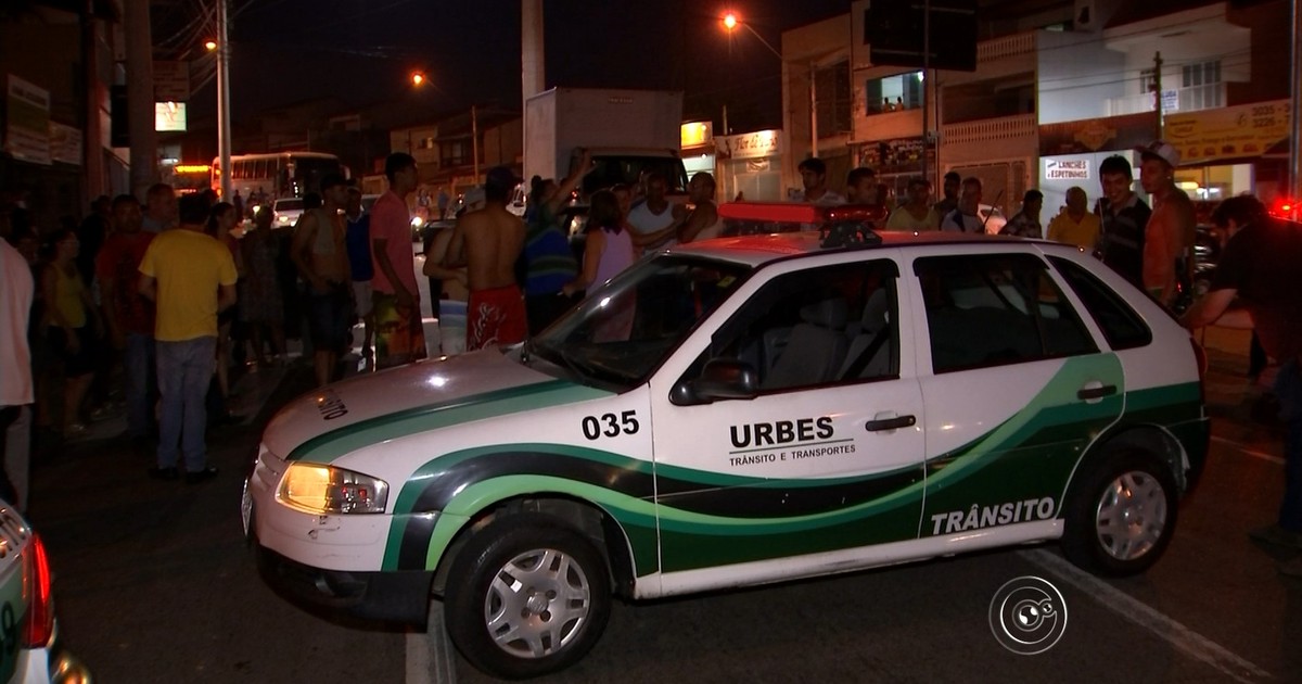 G1 - Protesto por semu00e1foro na zona norte de Sorocaba interdita avenida ...