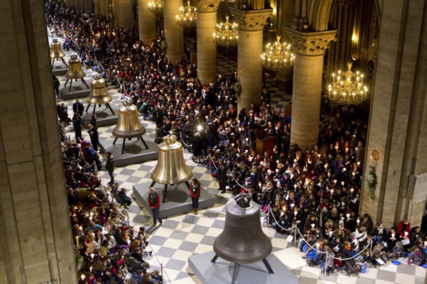 Novos sinos da Notre Dame de Paris são réplicas dos originais, derretidos na Revolução Francesa (Foto: Gonzalo Fuentes/Reuters)