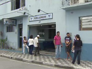 Adolescente morta em São José foi velada pela família em Jacareí (Foto: Reprodução / TV Vanguarda)