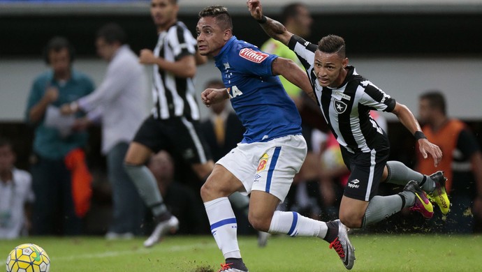 Bryan;Cruzeiro; Botafogo;Mané Garrincha (Foto: Ueslei Marcelino/Light Press) Bryan;Cruzeiro; Botafogo;Mané Garrincha (Foto: Ueslei Marcelino/Light Press)