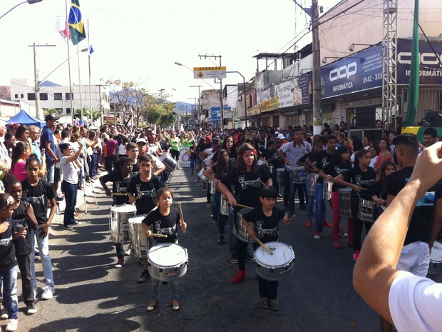 Muitas crianças participaram do desfile em Fabriciano (Foto: Thaís Fullin/Arquivo pessoal)