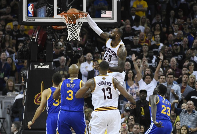 LeBron James; Cleveland Cavaliers x Golden State Warriors; jogo 4 final NBA (Foto: Reuters) LeBron James; Cleveland Cavaliers x Golden State Warriors; jogo 4 final NBA (Foto: Reuters)