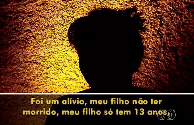 Mãe fala sobre momento em que suspeitos tentaram matar o filho, em Goiás (Foto: Reprodução/TV Anhanguera)
