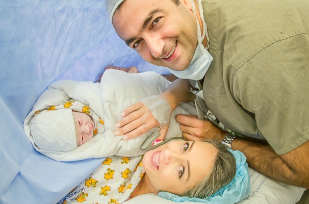 Carla Fachim deu à luz o filho Lorenzo nesta manhã (Foto: Ana Meinhardt/Cegonha Imagens )