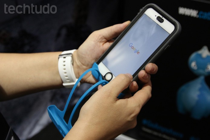 Capinha da Catalyst ajuda a caçar pokémons no iPhone; acessório é feito em silicone (Foto: Fabricio Vitorino / TechTudo) Capinha da Catalyst ajuda a caçar pokémons no iPhone; acessório é feito em silicone (Foto: Fabricio Vitorino / TechTudo)