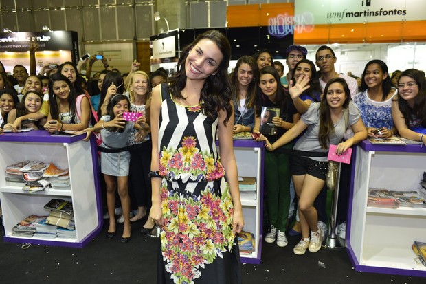 Mel Fronckowiak lança livro na Bienal, no Rio (Foto: Andre Muzell/AgNews)