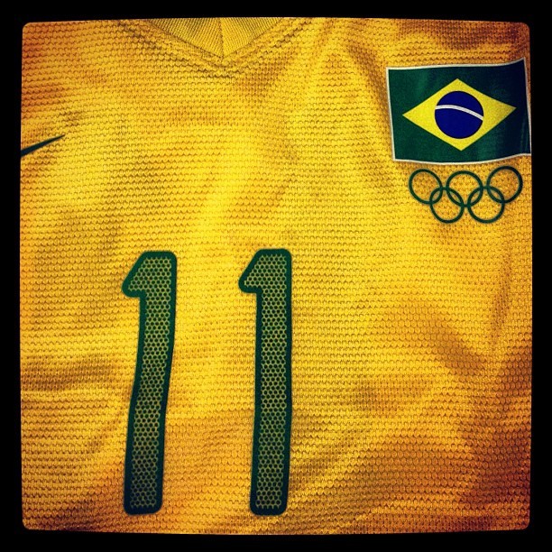 No Instagram, Neymar mostra a camisa que usará em Londres, com o número 11 (Foto: Divulação / Instagram)