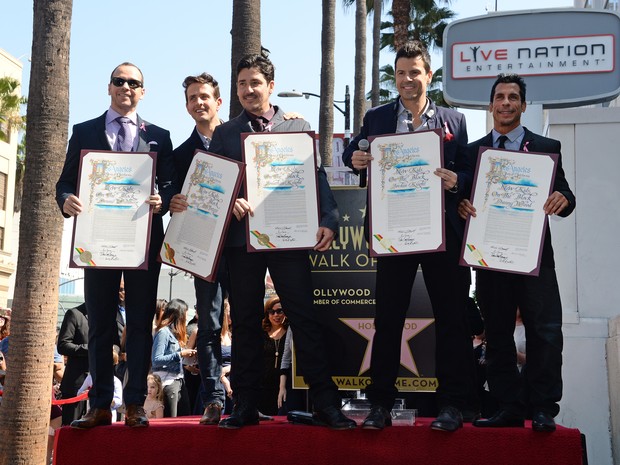 Donnie Wahlberg, Joey McIntyre, Jonathan Knight, Jordan Knight e Danny Wood em Los Angeles, nos Estados Unidos (Foto: Robyn Beck/ AFP)
