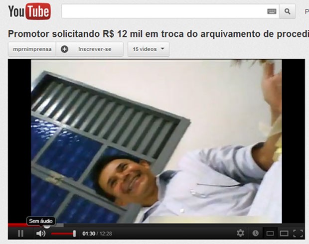 Vídeo mostra promotor cobrando R$ 12 mil de empreiteiro (Foto: Reprodução/YouTube)