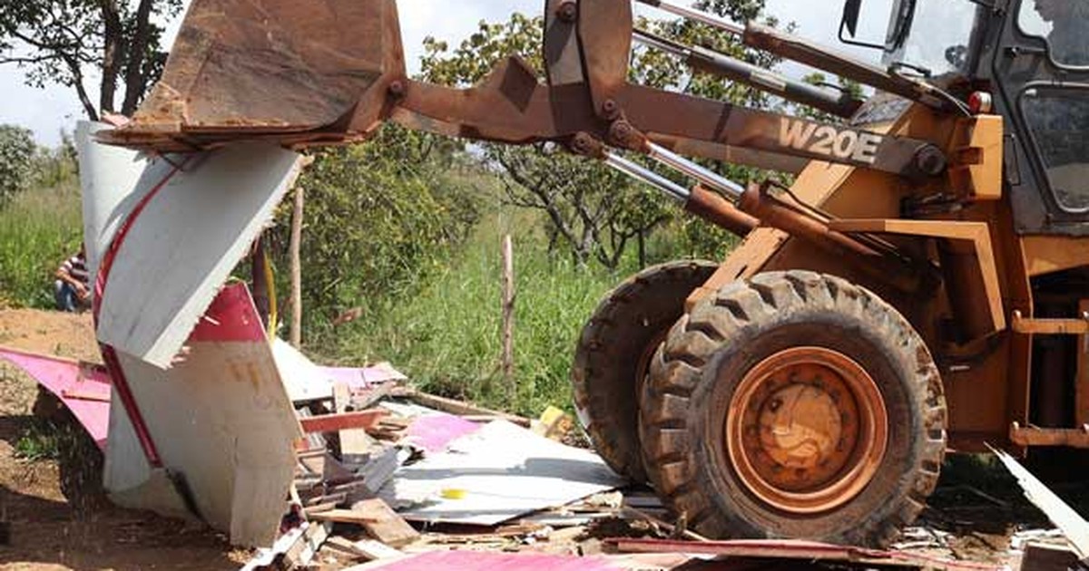 G1 GDF derruba 11 casas erguidas em área irregular notícias em