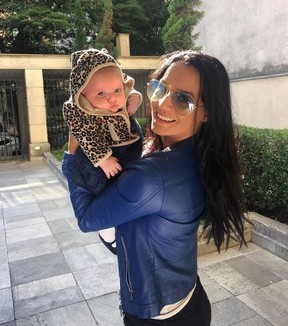 Mônica Carvalho e a filha Valentina (Foto: Reprodução/Instagram)