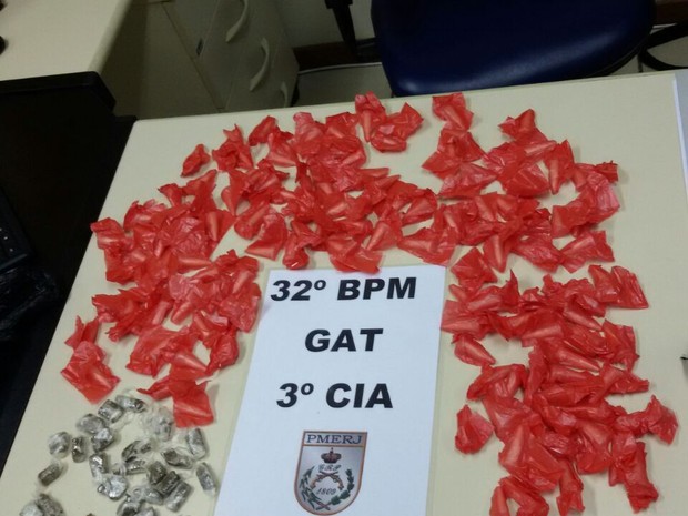 Droga apreendida em Rio das Ostras (Foto: PM/Divulgação) Droga apreendida em Rio das Ostras (Foto: PM/Divulgação)