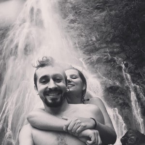 Moacyr e a namorada curtiram cachoeiras de Bonito, no Mato Grosso (Foto: Arquivo Pessoal)