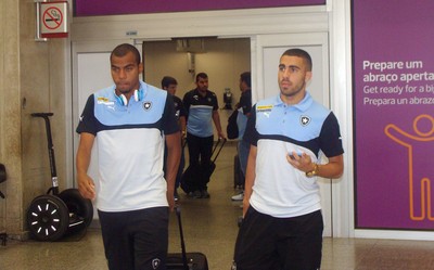 Desembarque do Botafogo (Foto: Sofia Miranda / Globoesporte.com)