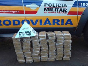 apreensão cocaína rodovia Frutal (Foto: Polícia Militar Rodoviária de Frutal/ Divulgação)