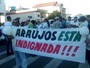 Protestos contra violência marcam enterro de vereador em Araújos