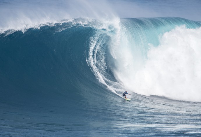 Marcio Freira foi um dos big riders a encarar uma série monstruosa emJaws, no Havaí (Foto: Bidu)