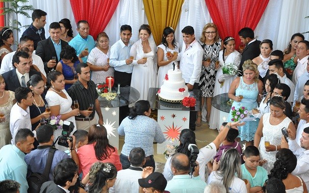 Casamento coletivo encerra projeto com chave de ouro (Foto: Zé Rodrigues/ TV Tapajós)