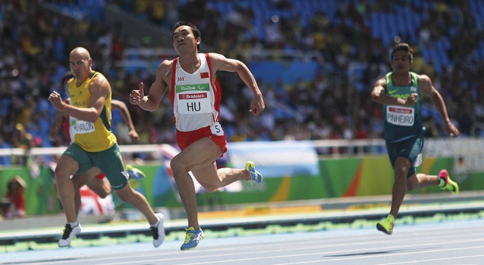 Bronze para o brasil na final dos 100m rasos T38, com Edson Pinheiro (Foto: Ricardo Moraes / Reuters)