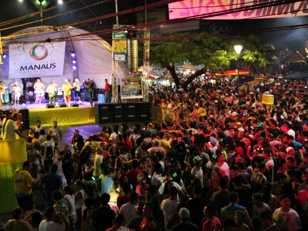 Público da banda do Boulevard lotou a Avenida Boulevard Álvaro Maia (Foto: Girlene Medeiros /G1 AM)