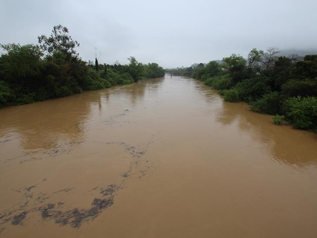 Nível do Rio-Itajaí Açu começou a subir (Foto: Samuel dos Santos / Alto Vale Notícias) Nível do Rio-Itajaí Açu começou a subir (Foto: Samuel dos Santos / Alto Vale Notícias)