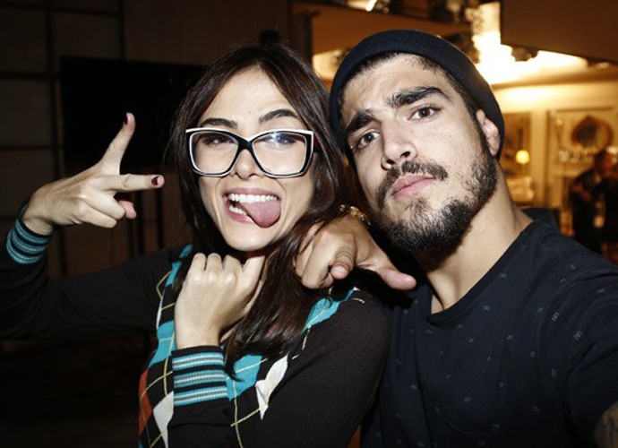Caio Castro tira selfie com Maria Casadevall (Foto: Gshow)