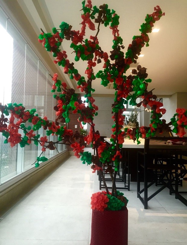 Luisa Mell ajuda a fazer árvore de Natal baleiro - Quem | QUEM News