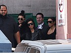 Família Kardashian-Jenner visita Lamar Odom no hospital 