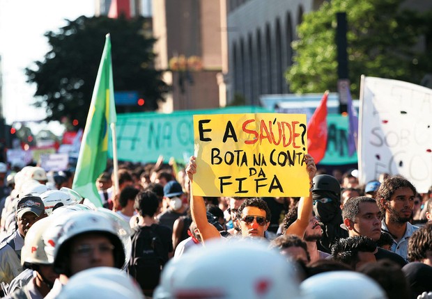 NAS RUAS Protesto contra o Mundial em São Paulo, no  dia 25. Episódios de violência preocupam o governo federal (Foto: Renato S. Cerqueira/Futura Press/Folhapress)