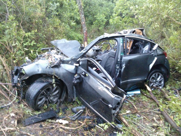 G1 Acidente Entre Carro E Caminhão Causa Duas Mortes Em Rodovia Do Rs