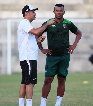 Vinícius Eutrópio Zé Carlos Santa Cruz (Foto: Marlon Costa / Pernambuco Press) Vinícius Eutrópio Zé Carlos Santa Cruz (Foto: Marlon Costa / Pernambuco Press)