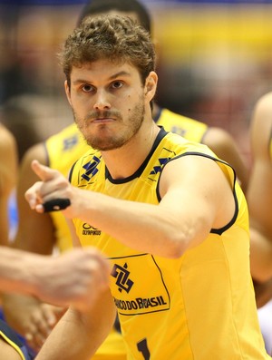 O capitão Bruninho comemora ponto contra a Itália  (Foto: Divulgação / FIVB)